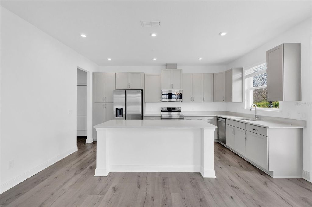 Image 5 of property listing at 7235 NEMOURS PARKWAY, Orlando, FL 32827