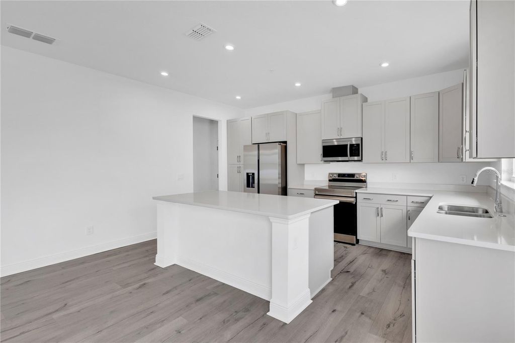 Image 6 of property listing at 7235 NEMOURS PARKWAY, Orlando, FL 32827