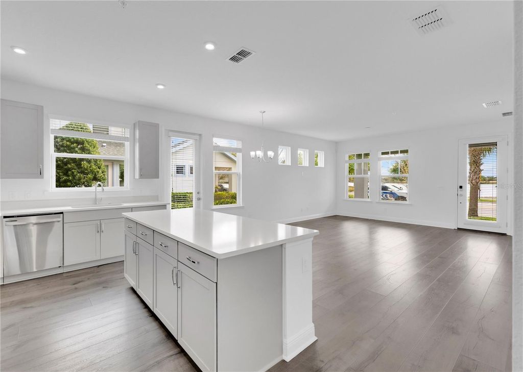 Image 8 of property listing at 7235 NEMOURS PARKWAY, Orlando, FL 32827