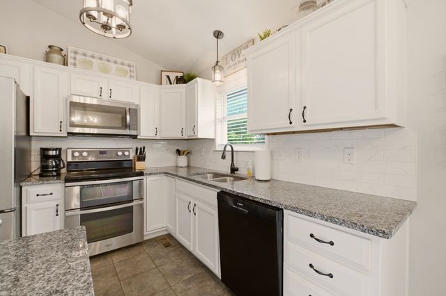 5911 N East Parkview St, Park City, KS 67219