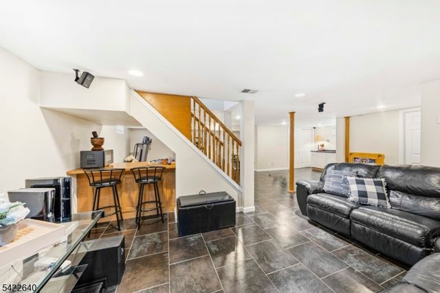13 W 5Th Ave, Linden City, NJ 07036