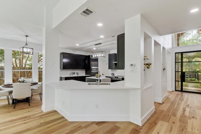 11930 Loomis DR, Austin, TX 78738