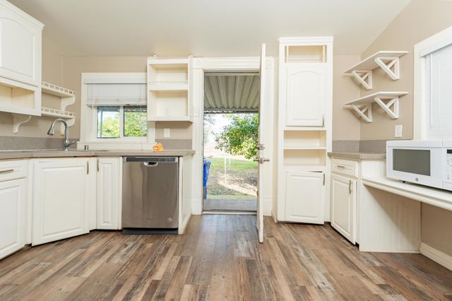 533 S Kaweah Avenue, Exeter, CA 93221