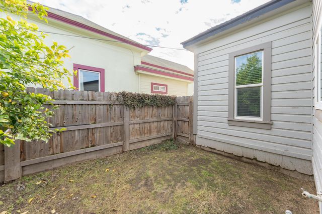 533 S Kaweah Avenue, Exeter, CA 93221