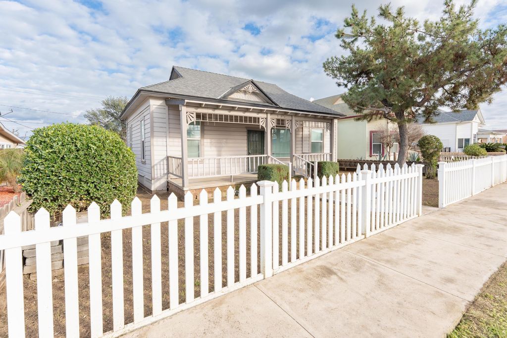 533 S Kaweah Avenue, Exeter, CA 93221