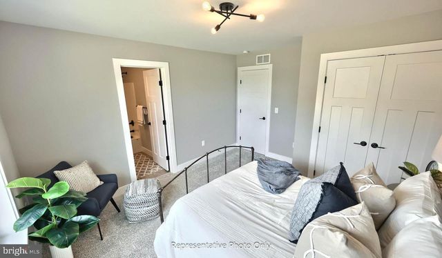 1 SUEBECCA DR, Carlisle, PA 17013