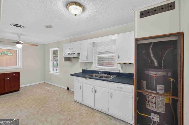 818 Sherwood Circle, Forest Park, GA 30297