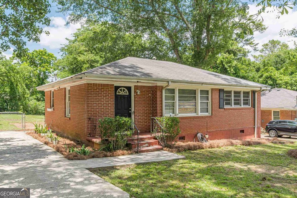 818 Sherwood Circle, Forest Park, GA 30297