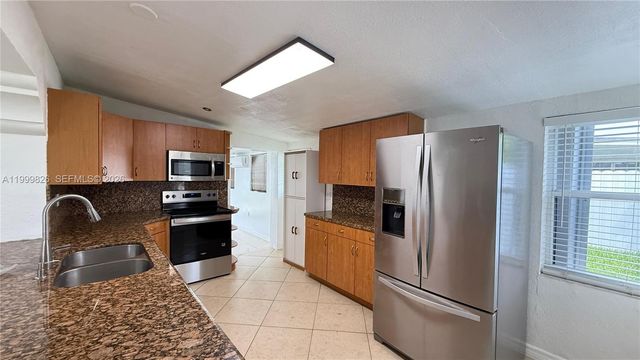 11501 SW 43rd Ln 0, Miami, FL 33165