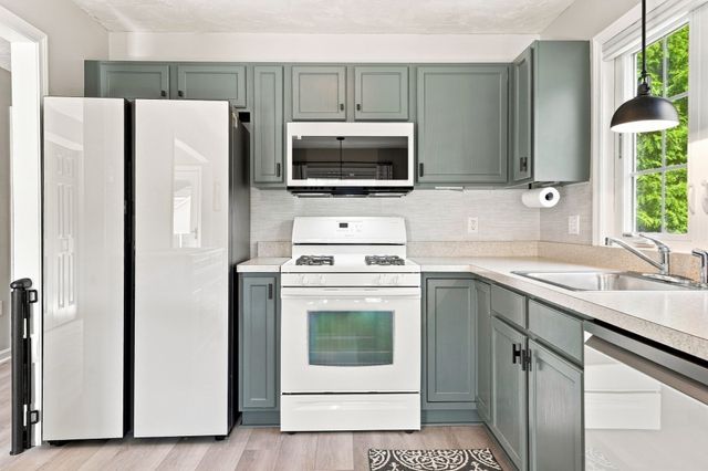 38 Maple Ter 38, Plainville, MA 02762