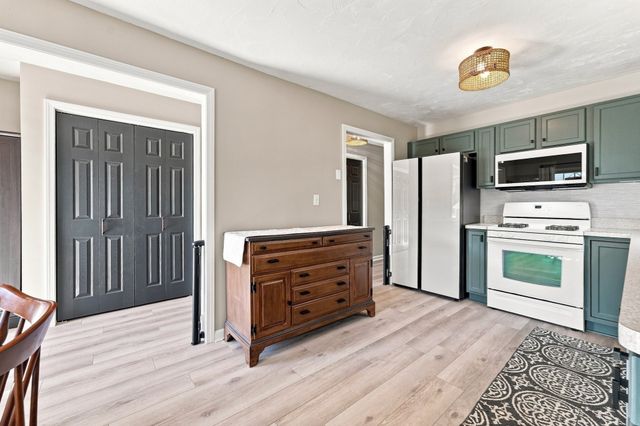 38 Maple Ter 38, Plainville, MA 02762