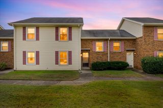 128 Lake Chateau Dr, Hermitage, TN 37076