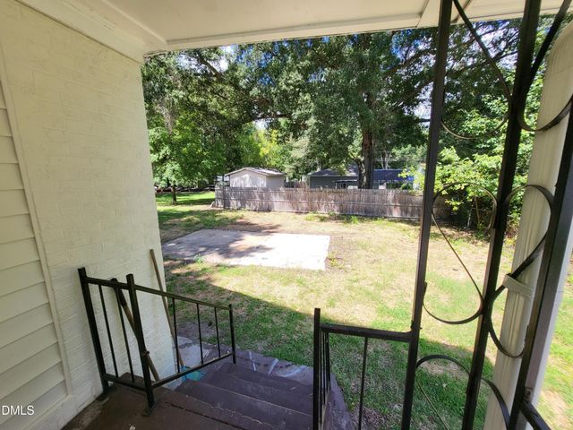 121 N Elizabeth Street, Henderson, NC 27536
