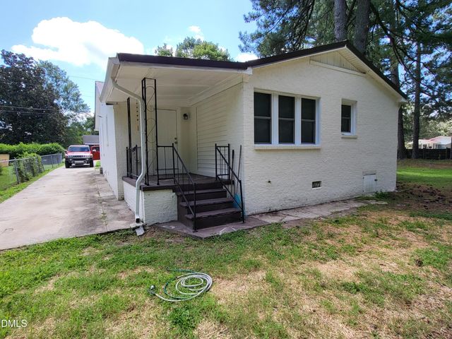 121 N Elizabeth Street, Henderson, NC 27536