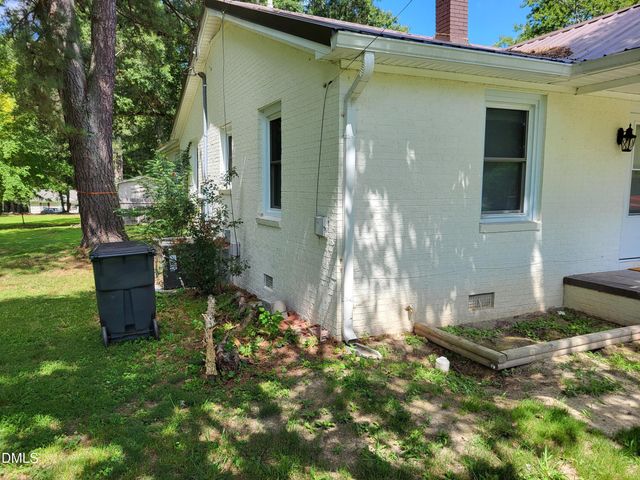 121 N Elizabeth Street, Henderson, NC 27536