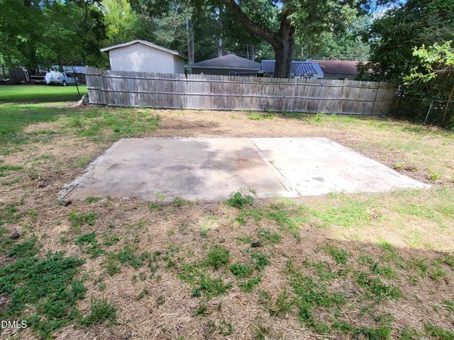 121 N Elizabeth Street, Henderson, NC 27536