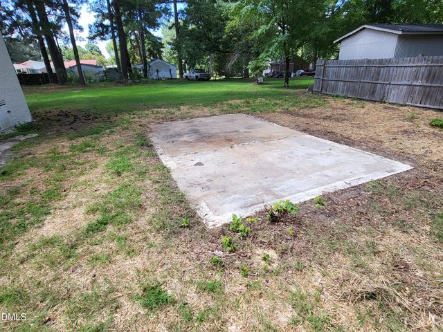 121 N Elizabeth Street, Henderson, NC 27536