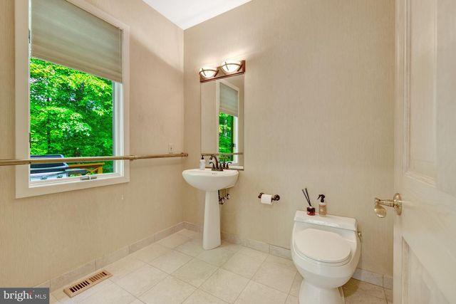 904 FALLS BRIDGE LN, Great Falls, VA 22066