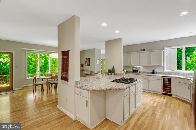 904 FALLS BRIDGE LN, Great Falls, VA 22066