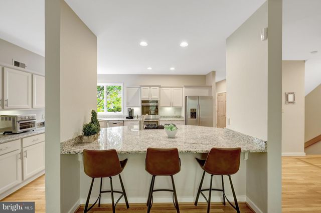 904 FALLS BRIDGE LN, Great Falls, VA 22066