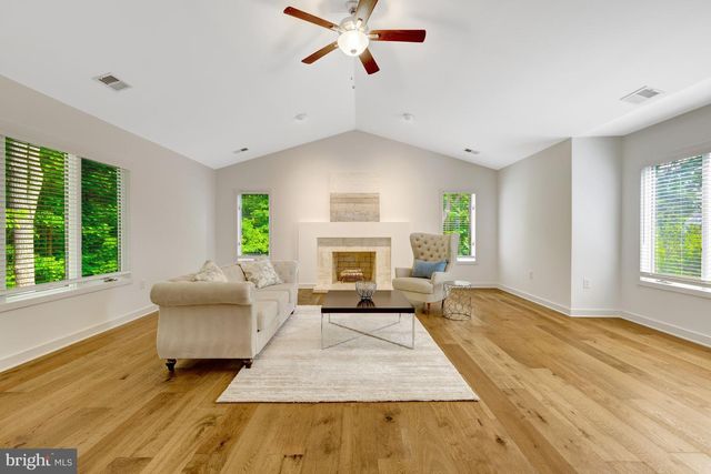904 FALLS BRIDGE LN, Great Falls, VA 22066
