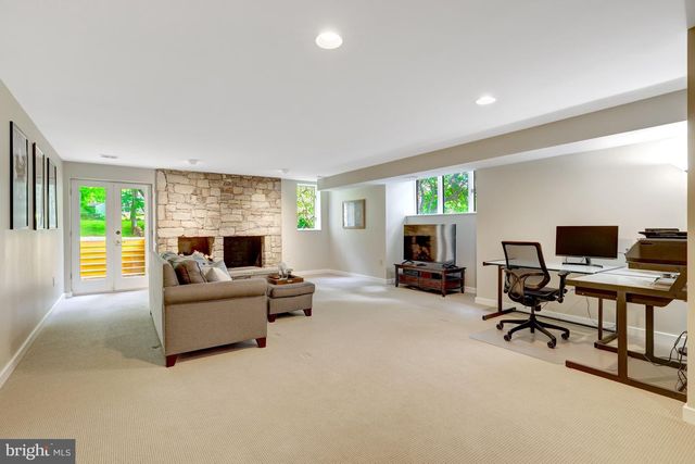 904 FALLS BRIDGE LN, Great Falls, VA 22066