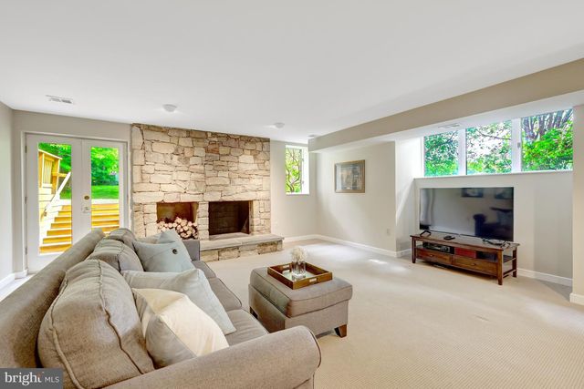 904 FALLS BRIDGE LN, Great Falls, VA 22066