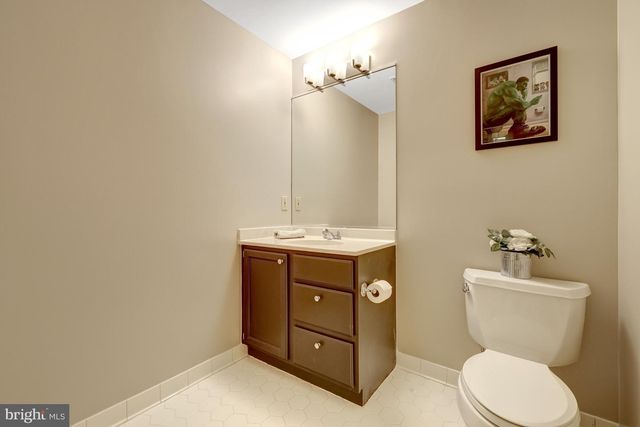 904 FALLS BRIDGE LN, Great Falls, VA 22066