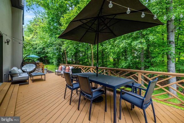 904 FALLS BRIDGE LN, Great Falls, VA 22066