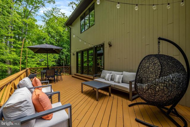 904 FALLS BRIDGE LN, Great Falls, VA 22066