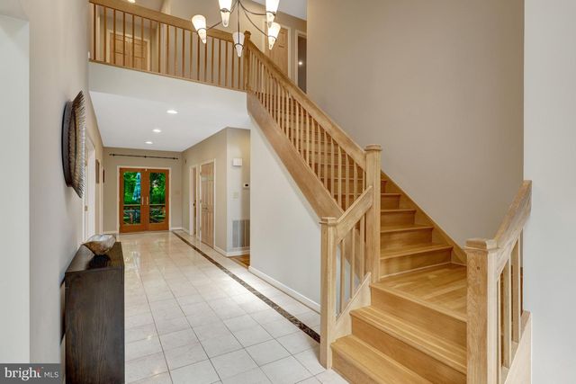 904 FALLS BRIDGE LN, Great Falls, VA 22066