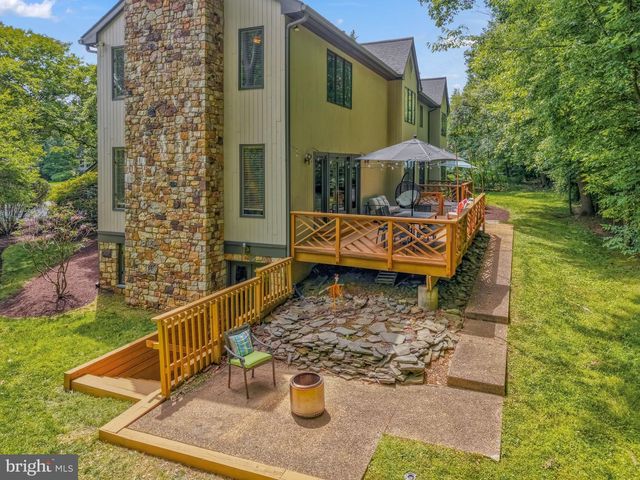 904 FALLS BRIDGE LN, Great Falls, VA 22066