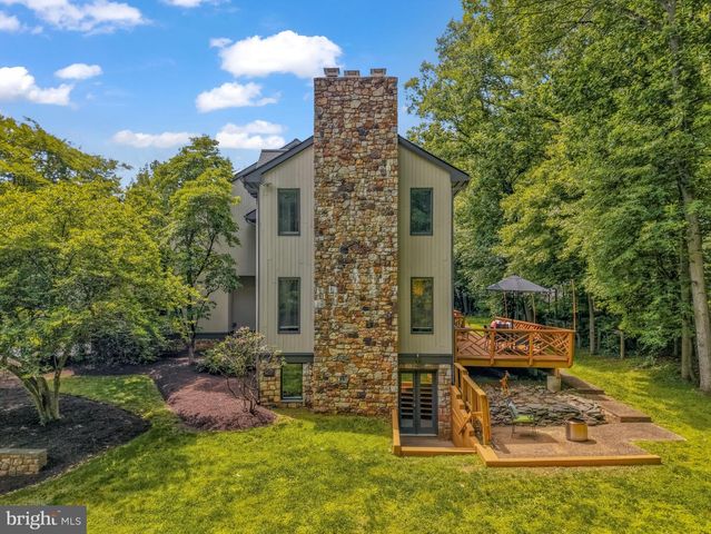 904 FALLS BRIDGE LN, Great Falls, VA 22066