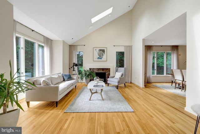 904 FALLS BRIDGE LN, Great Falls, VA 22066