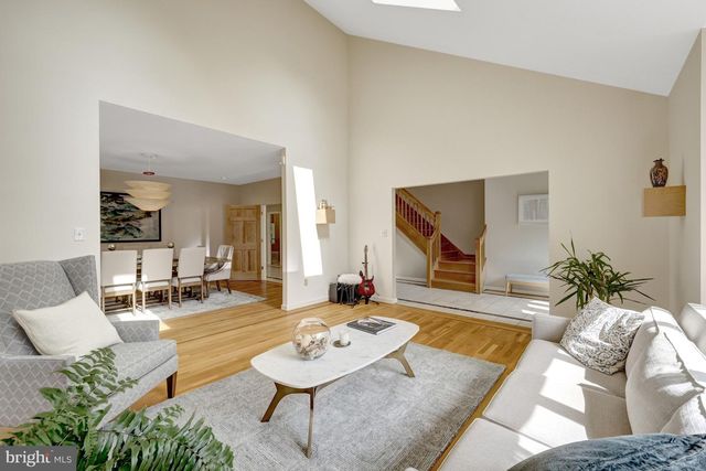 904 FALLS BRIDGE LN, Great Falls, VA 22066