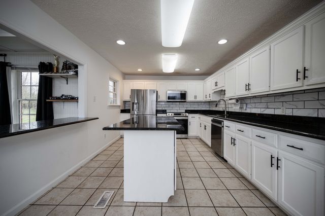 10334 Jim Cummings Hwy, Bradyville, TN 37026