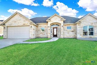 113 Ridgecrest, Floresville, TX 78114