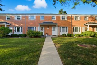 2132 Rugen Road E, Glenview, IL 60026