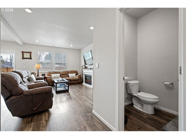 2259 30TH Pl, Springfield, OR 97477