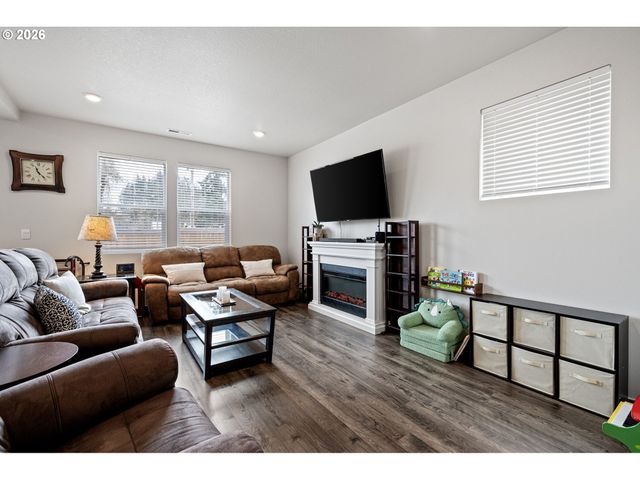 2259 30TH Pl, Springfield, OR 97477