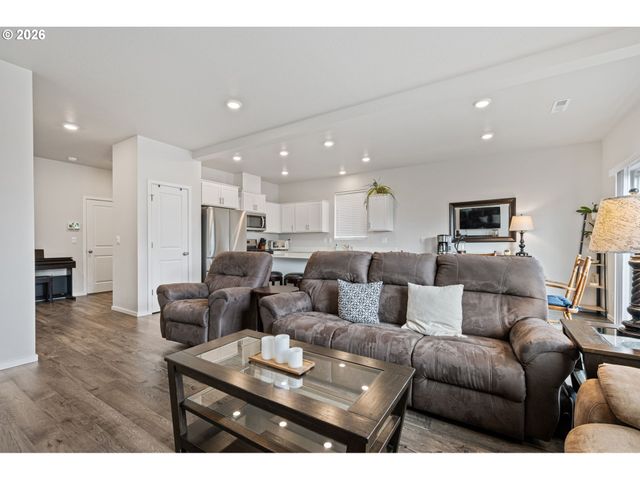 2259 30TH Pl, Springfield, OR 97477