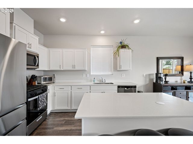 2259 30TH Pl, Springfield, OR 97477