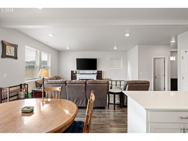 2259 30TH Pl, Springfield, OR 97477