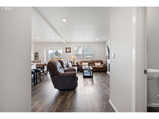 2259 30TH Pl, Springfield, OR 97477