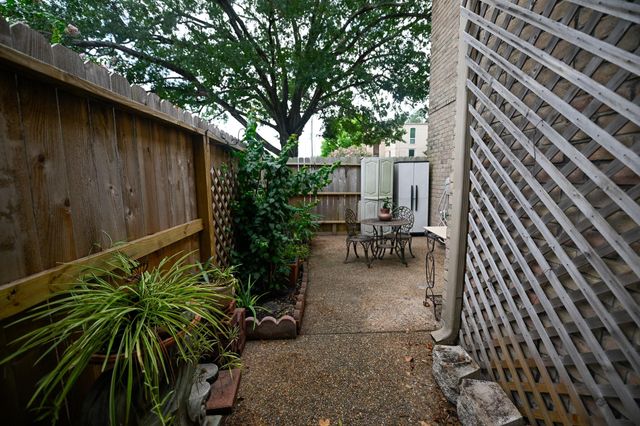 4629 Wild Indigo Street 581, Houston, TX 77027