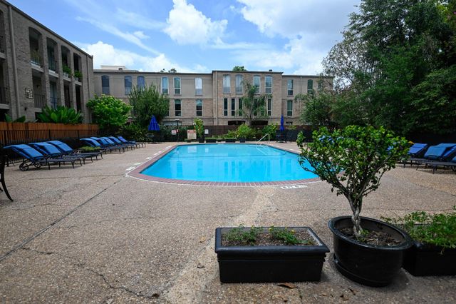4629 Wild Indigo Street 581, Houston, TX 77027