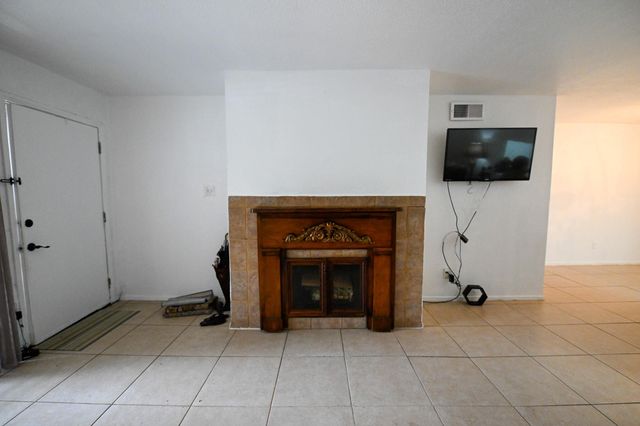 4629 Wild Indigo Street 581, Houston, TX 77027
