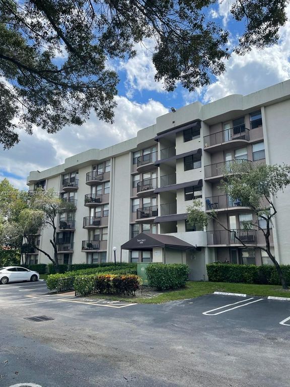 2771 Riverside Drive 307A, Coral Springs, FL 33065