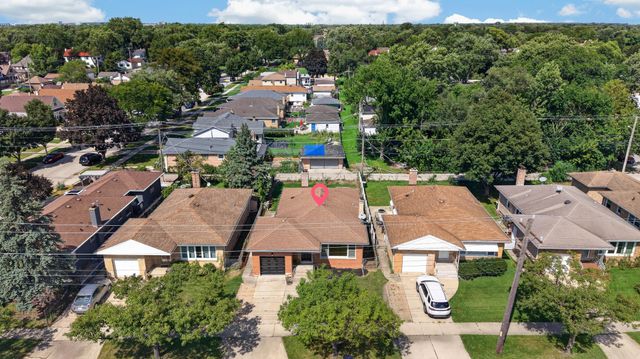 7748 W Oakton Street, Niles, IL 60714
