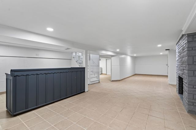 7748 W Oakton Street, Niles, IL 60714